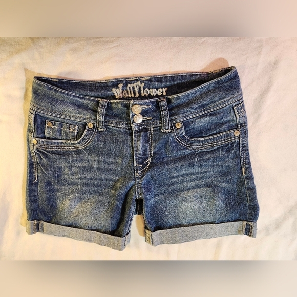 Wallflower Shorts Double Button Sz 7 - Picture 1 of 4